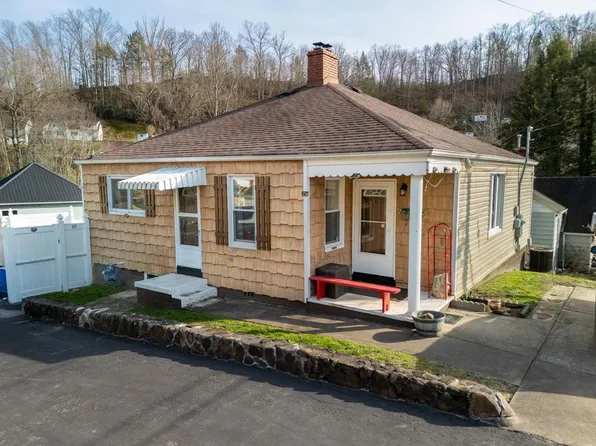 504 Brammer St, Mullens, WV 25882