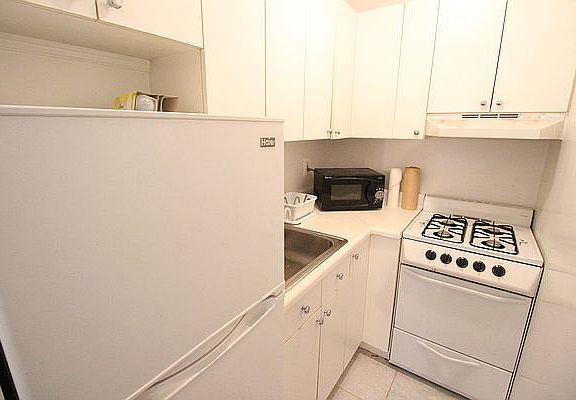5th image of 216 W 78th St APT 3E