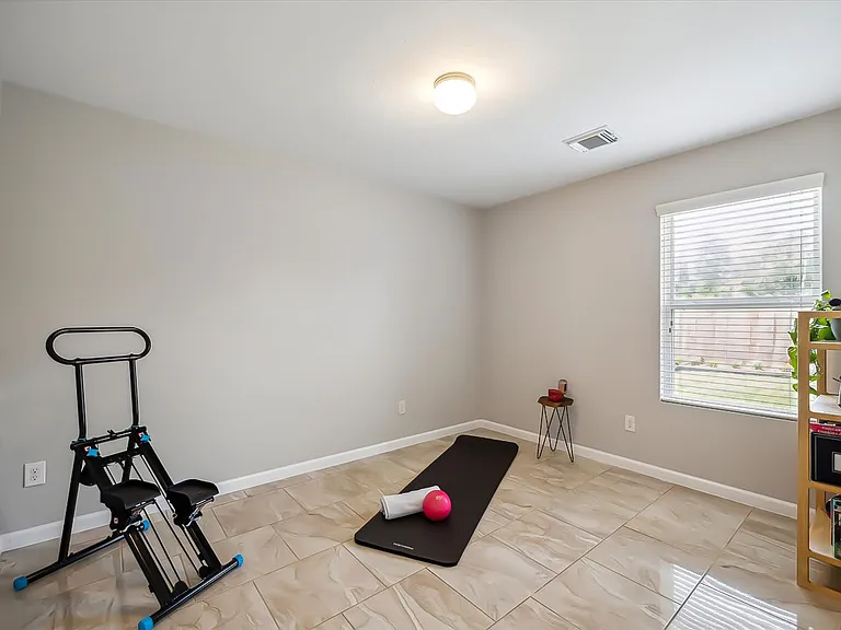 2615 Magnolia Fair Way — Photo 4