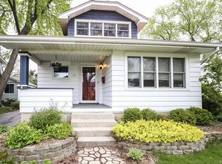 105 N Prospect Manor Ave, Mount Prospect, IL 60056