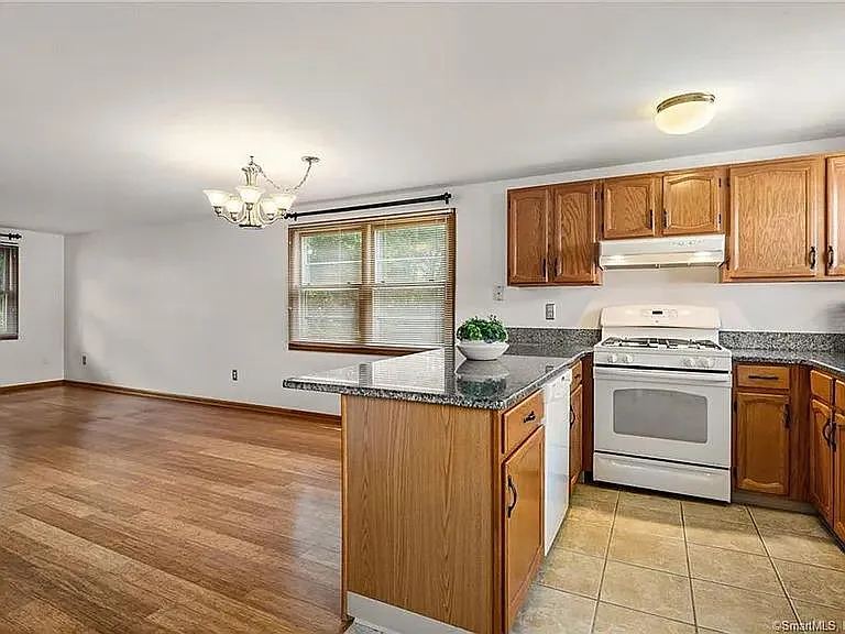 9 Persimmon Ln — Photo 6