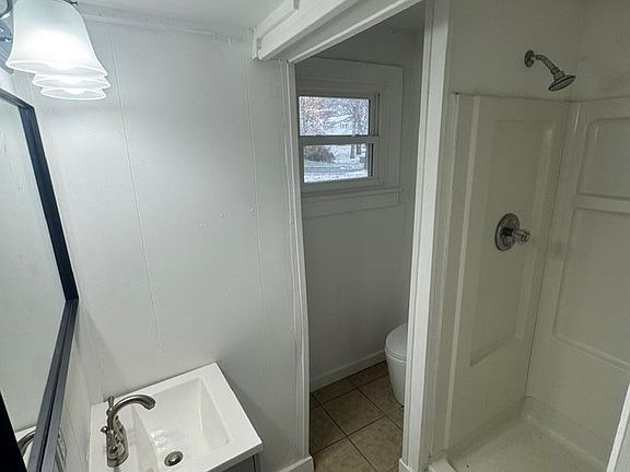 5th image of 604/618 Reuter Blvd