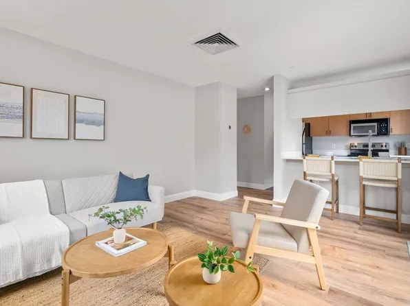 100 W Squantum St APT 114, Quincy, MA 02171