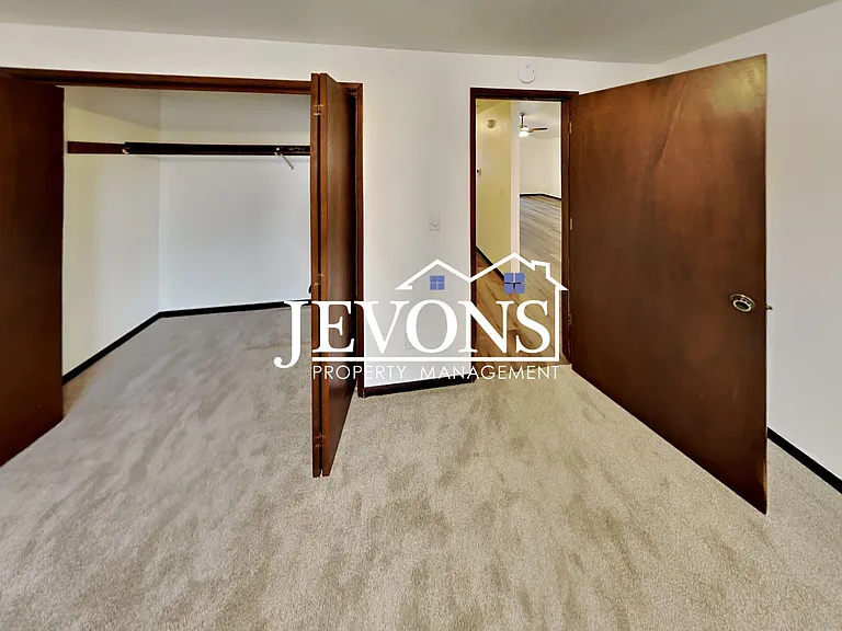 1202 S 39th Ave — Photo 24