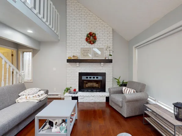 9 Oakwood Ct, Lake Ariel, PA 18436