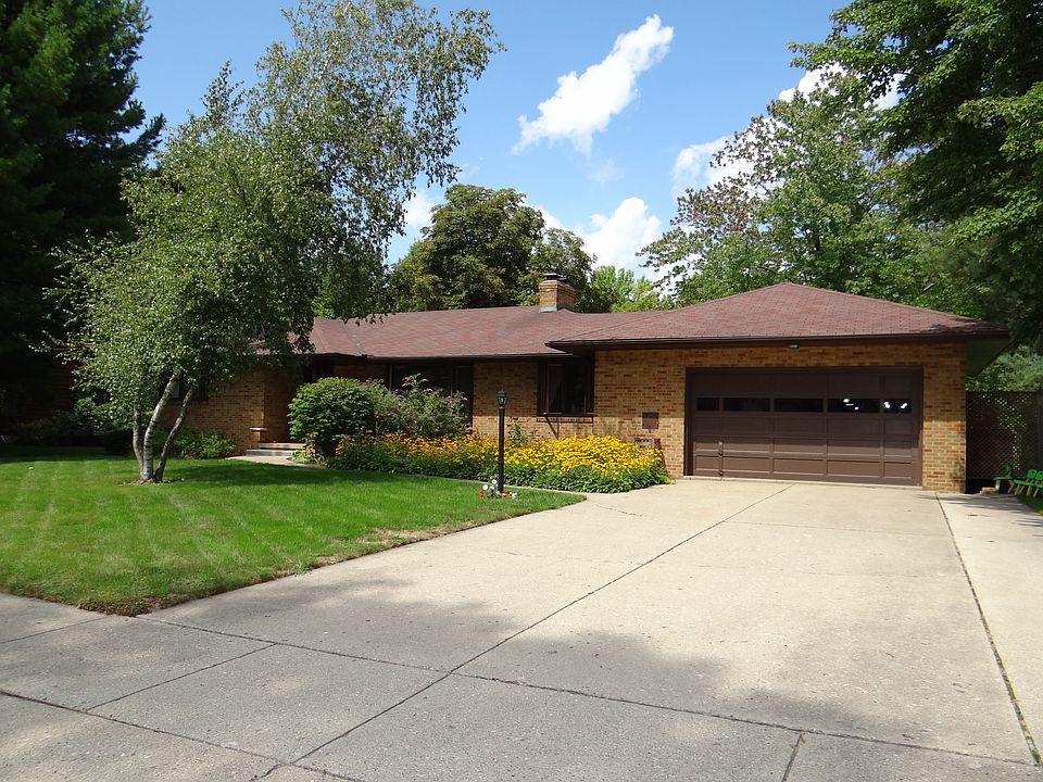 1st image of 302 W Meadowbrook Dr