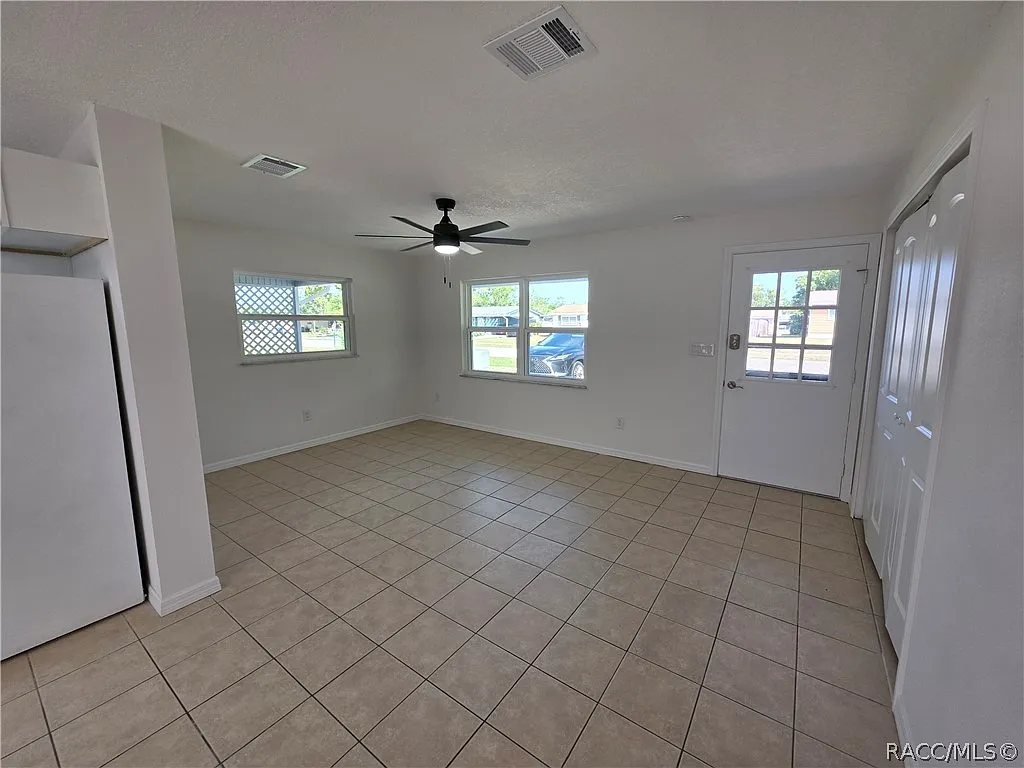 3 bed, 2.0 bath, 1104 sqft, $1,600 — Photo 4