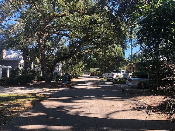 4th image of 608 Sea Breeze Dr