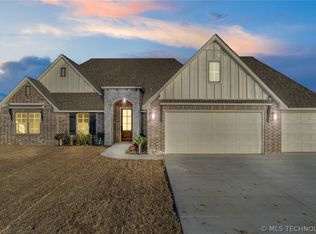 24533 S Eliza Dr, Claremore, OK 74019