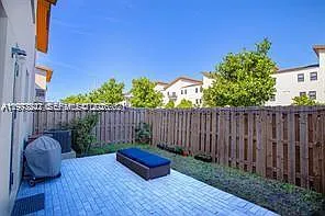 10521 NW 81st Ter — Photo 15