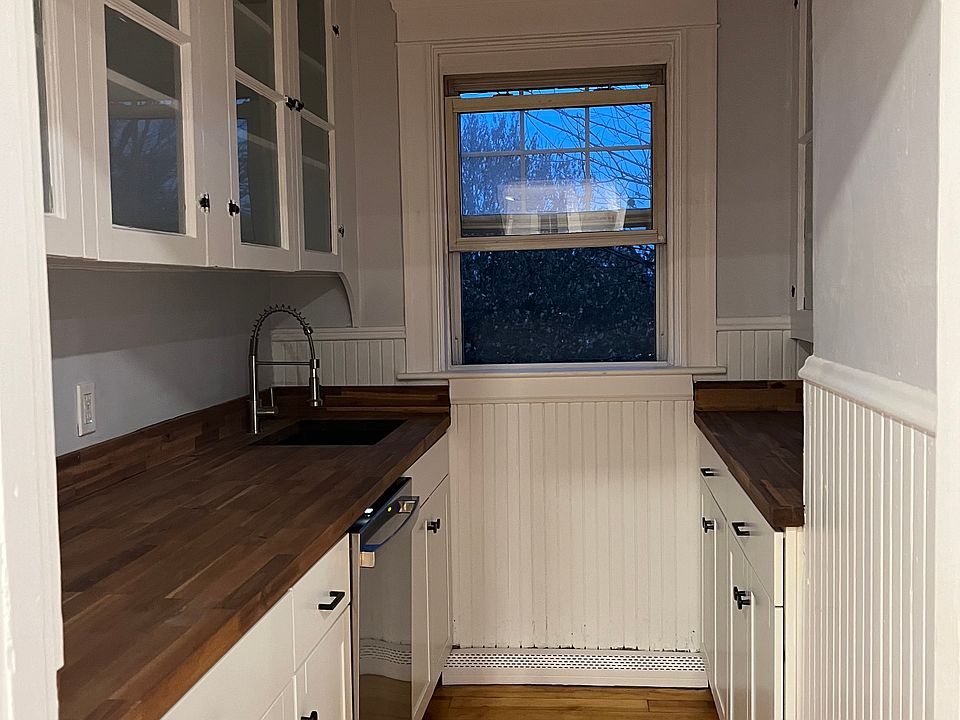 1st image of 110 5th St Unit 3