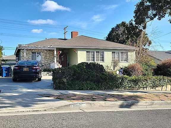 3rd image of 624 Cambridge Dr