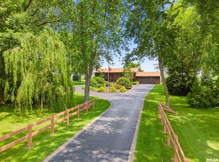 113 Cape Ann Ct, Pekin, IL 61554