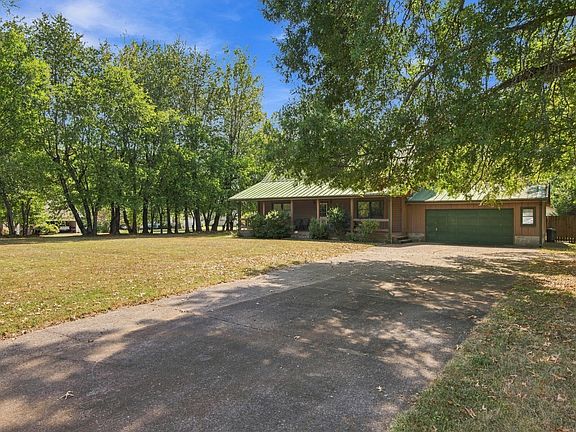 3rd image of 801 Buckeye Ct