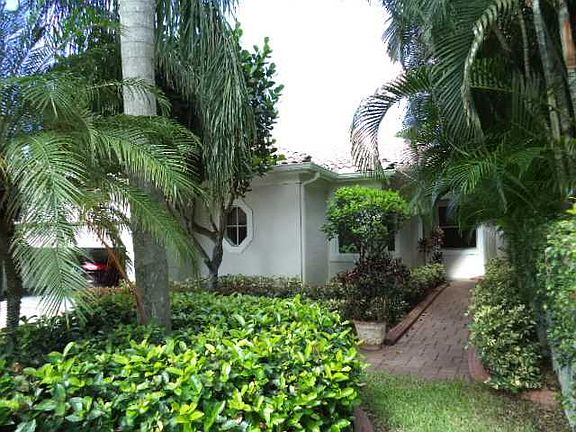 3rd image of 2541 Bay Pointe Dr