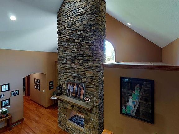 5th image of 310 Bayview Ct