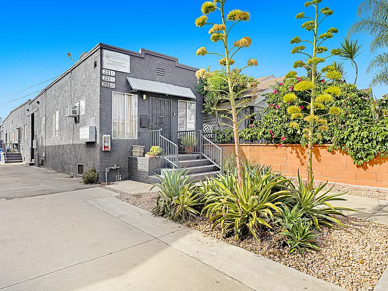 221 S Avenue 19 #221-1/4 — Photo 9