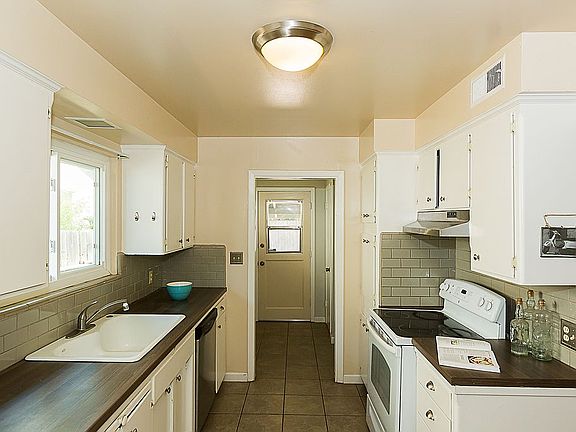 5th image of 2154 Sarazen Ave