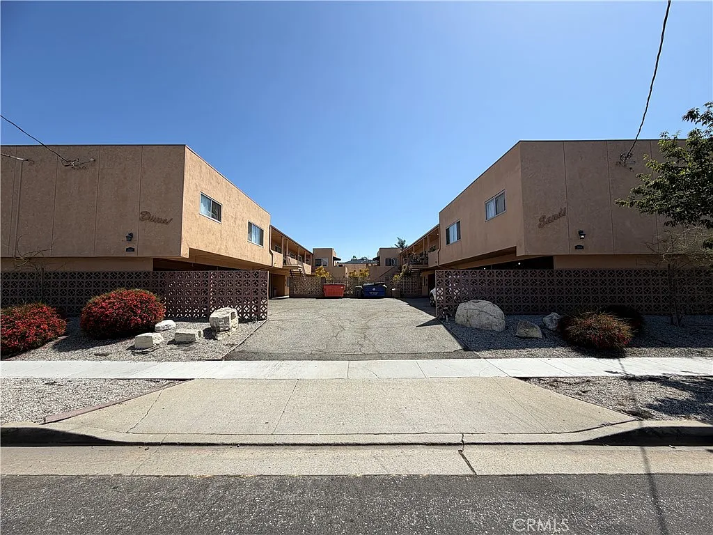 1 bed, 714 sqft, $2,050 — Photo 2