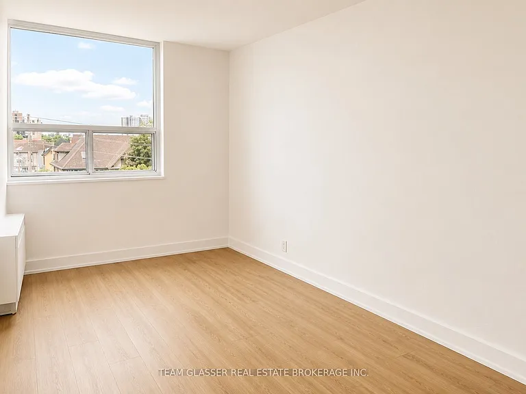 396 Queens Ave #506 — Photo 10