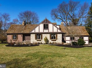 19 Meadow Ln, Pennington, NJ 08534