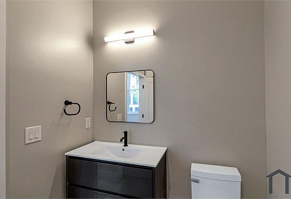 5th image of 3006 Ridge Ave