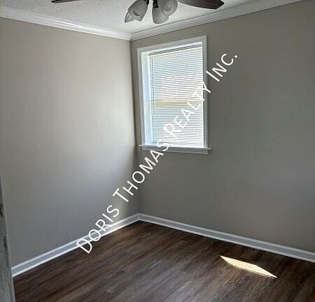 3rd image of 802 Porter St