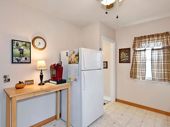 2nd image of 423 Sylvan St