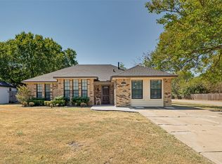 300 Monica St, Glenn Heights, TX 75154