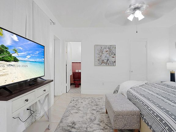 5th image of 975 SW 10th St #3