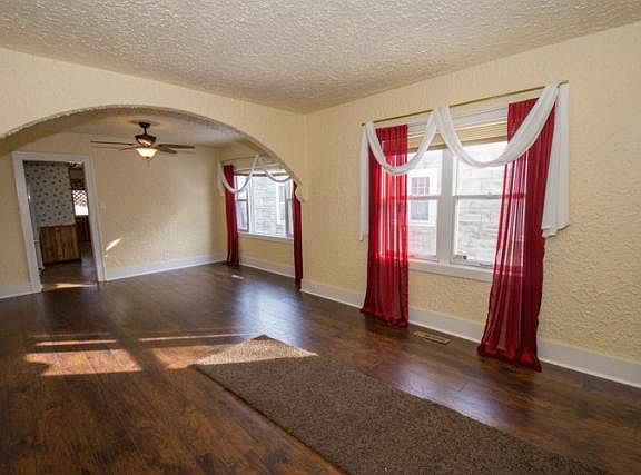 3rd image of 2134 Hollywood Pl