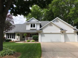 1612 Coronation Ct, Green Bay, WI 54313