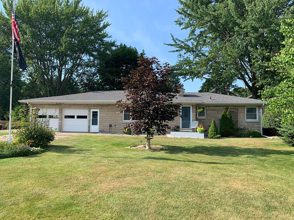 1st image of 821 Tucker Dr