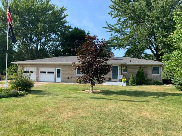 821 Tucker Dr, Saint Joseph, MI 49085