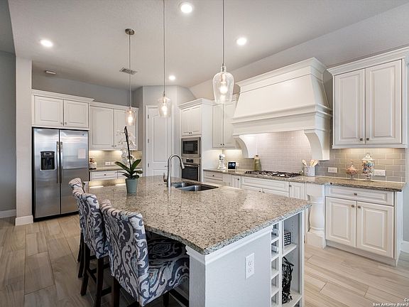 2nd image of 3926 Preserve Rise