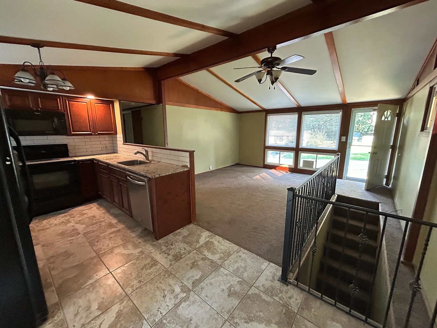 3 bed, 1375 sqft, $1,600 — Photo 4
