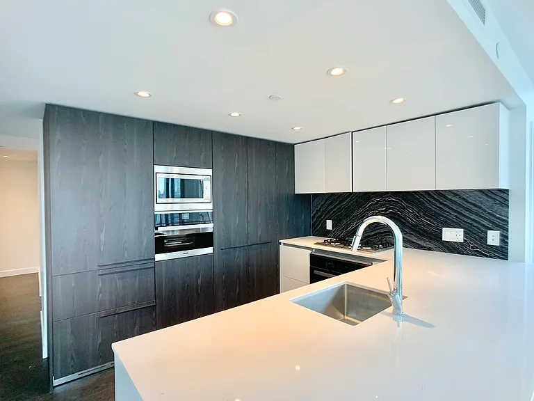 1111 Richards St — Photo 16