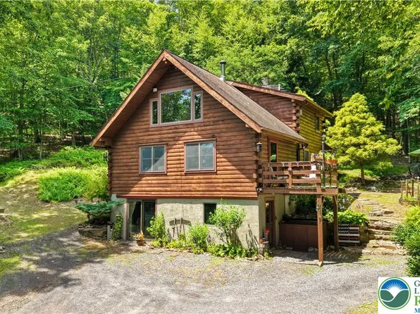 230 W Creek Dr, Lehighton, PA 18235