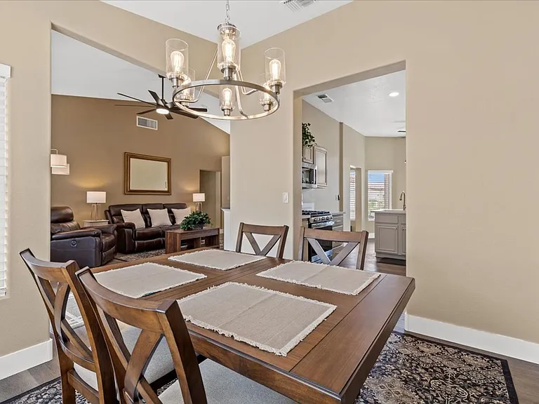 2705 Valley Downs Dr — Photo 15