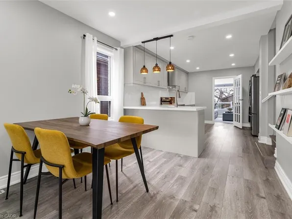 52 E 24th St, Hamilton, ON L8V 2X7