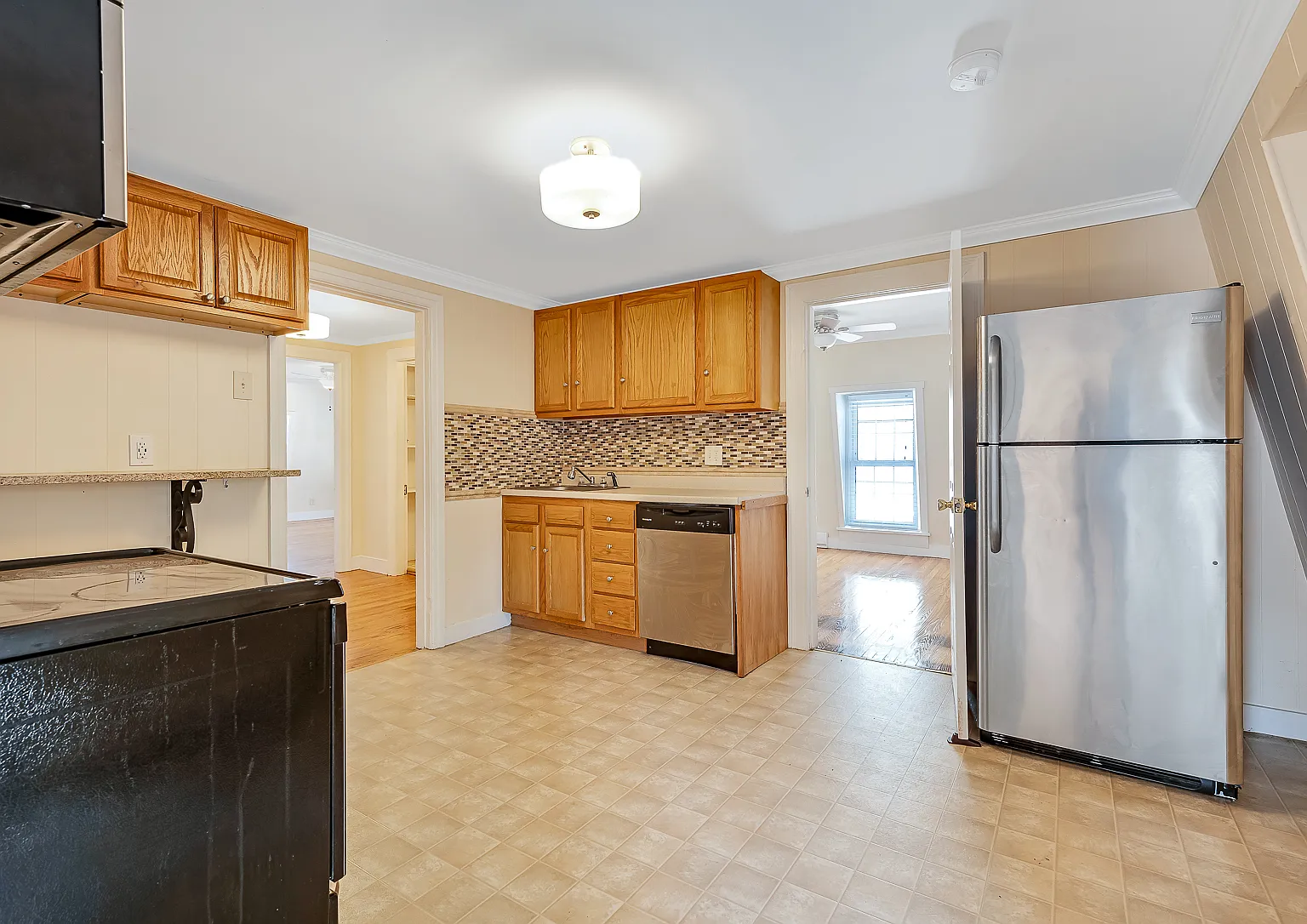 3 bed, 1026 sqft, $2,300 — Photo 3