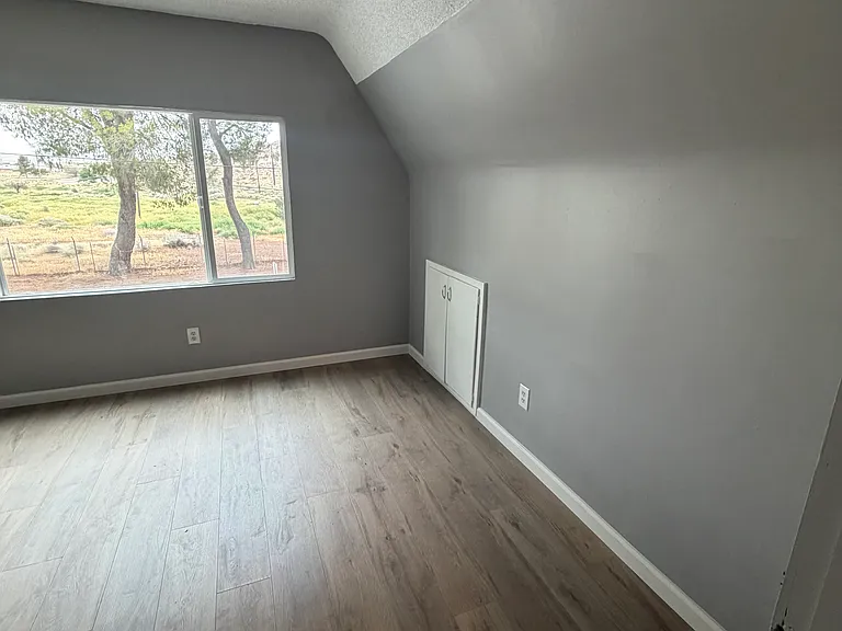 16530 Stoddard Wells Rd #A — Photo 7
