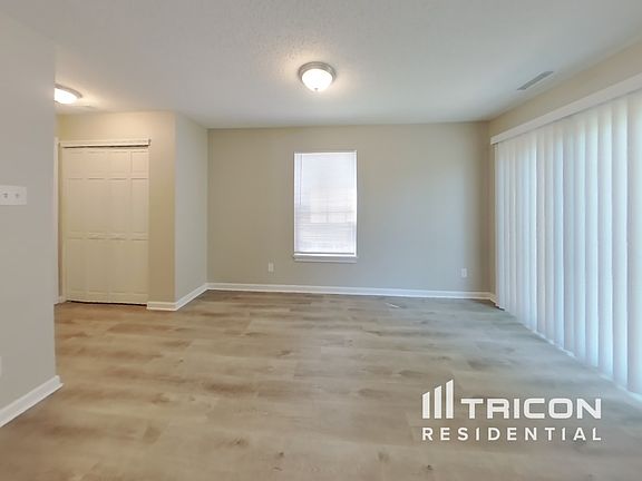 4th image of 1324 Ellington Dr