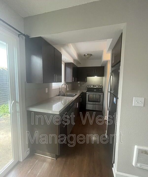 1st image of 3005 E 20th St