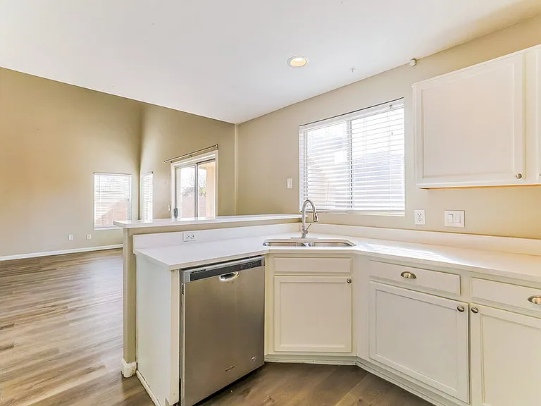 12031 W Dahlia Dr — Photo 7