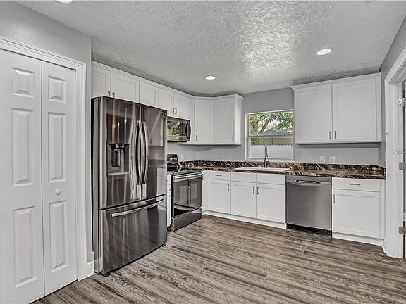 4th image of 1184 Cambourne Dr