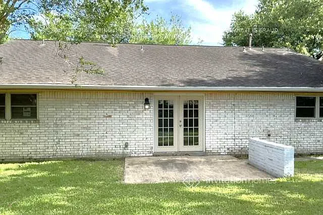 2104 Yorktown Ct N — Photo 13