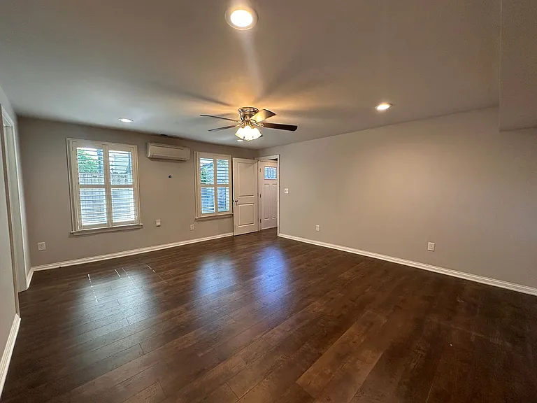 829 E Chestnut St — Photo 15