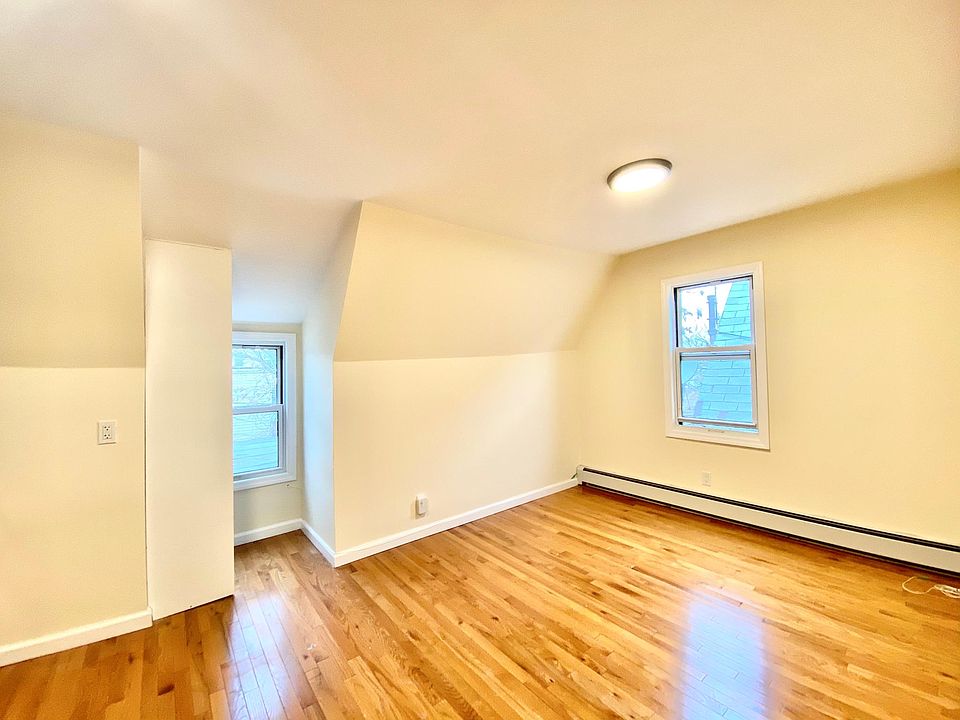 2nd image of 533 S Clinton St Floor 3