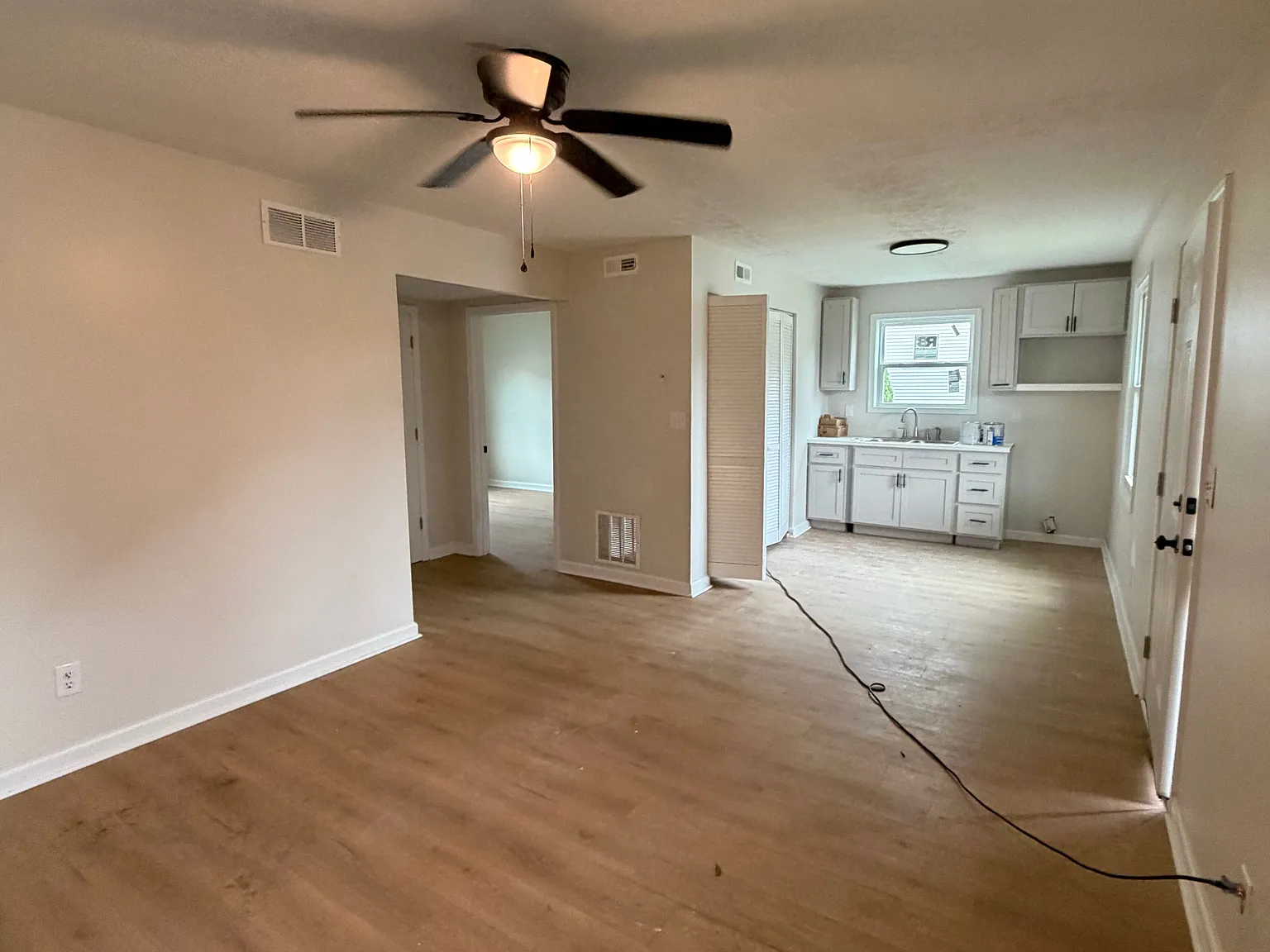 2 bed, $1,100 — Photo 4